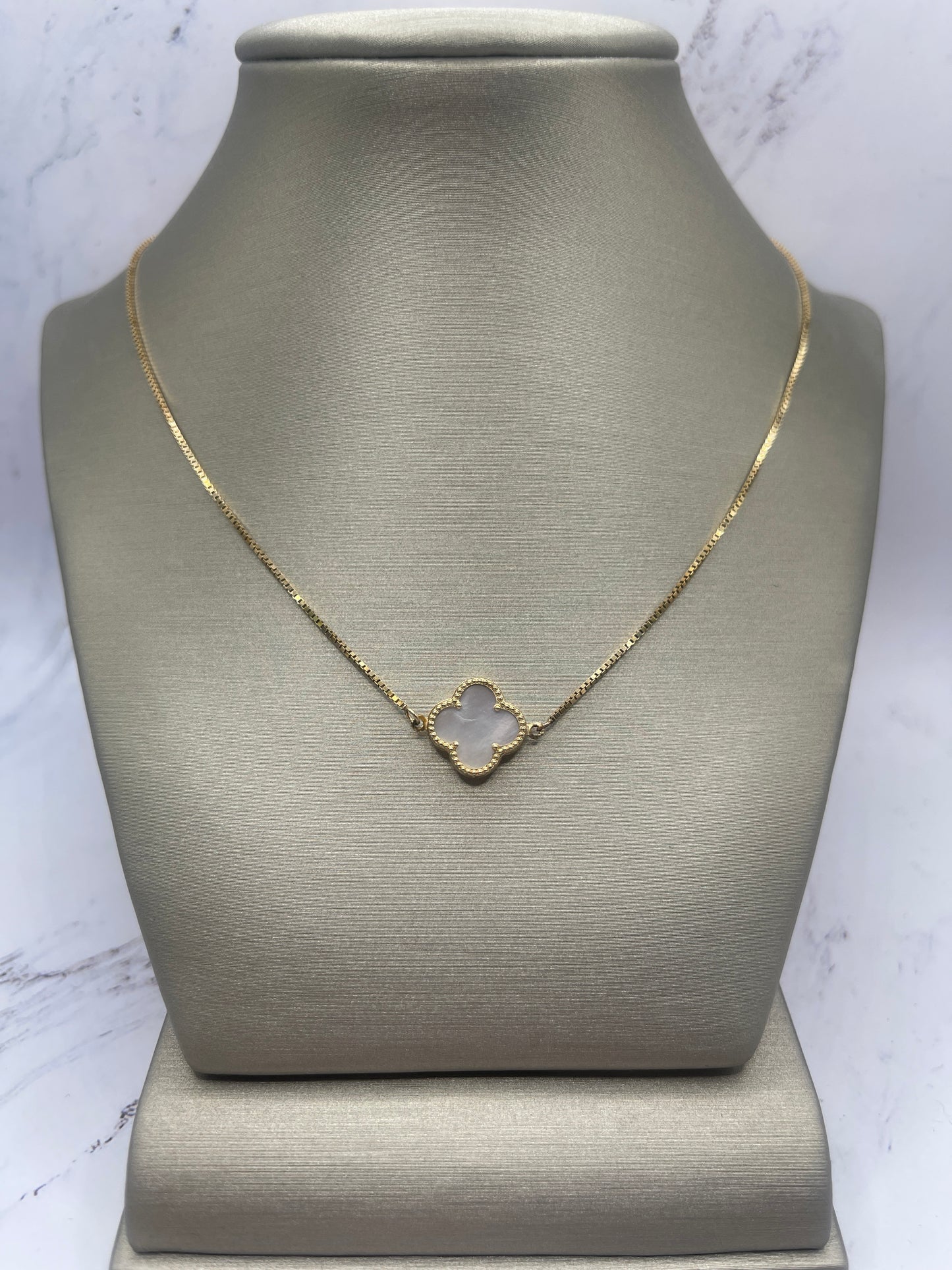 Clover White Necklace 14k