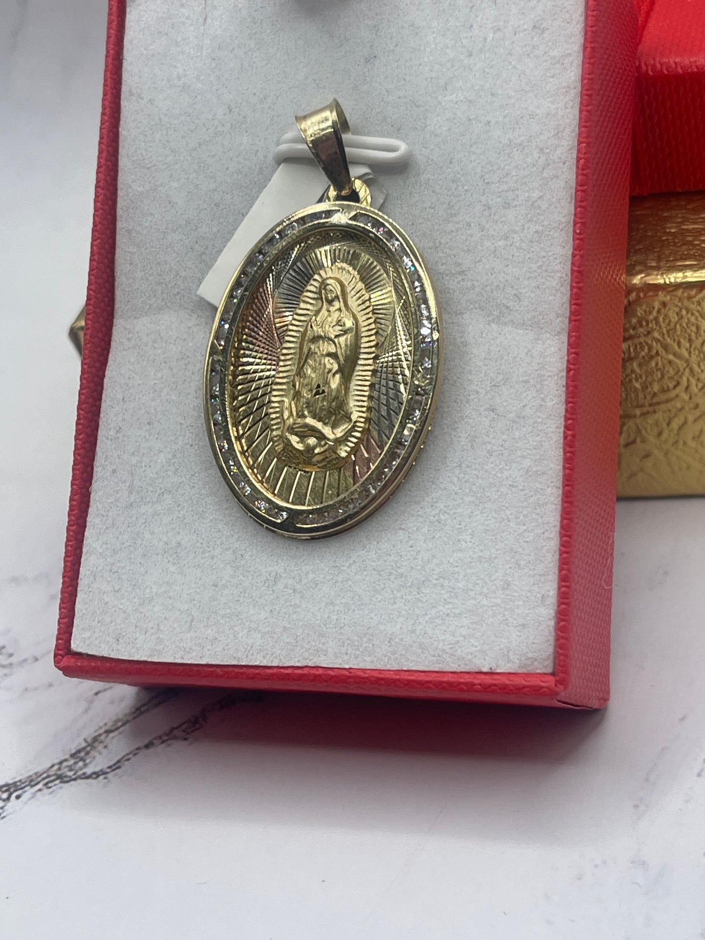 Oval Virgen De Guadalupe Pendant 10k
