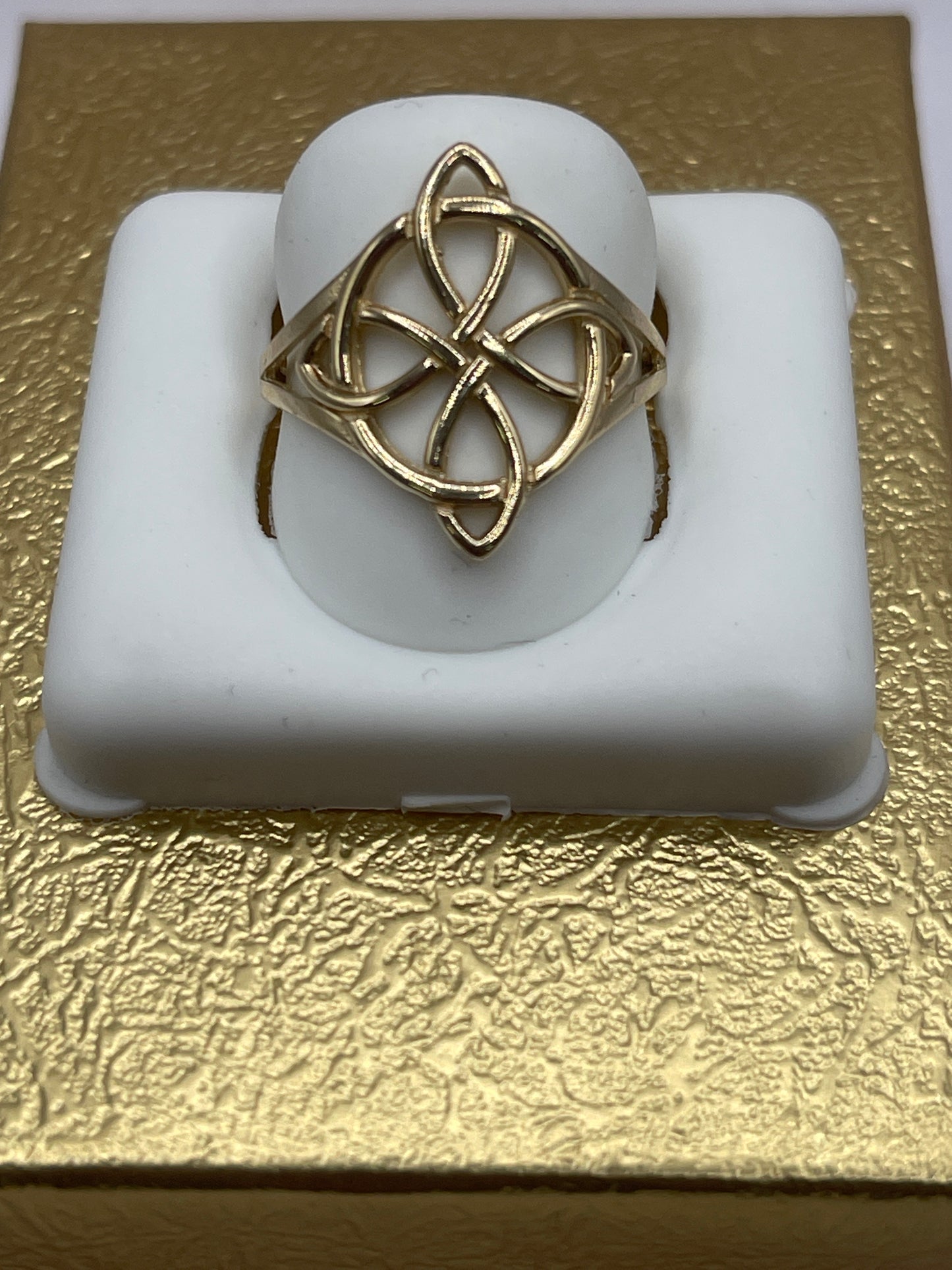 Nudo De Bruja Ring 14k