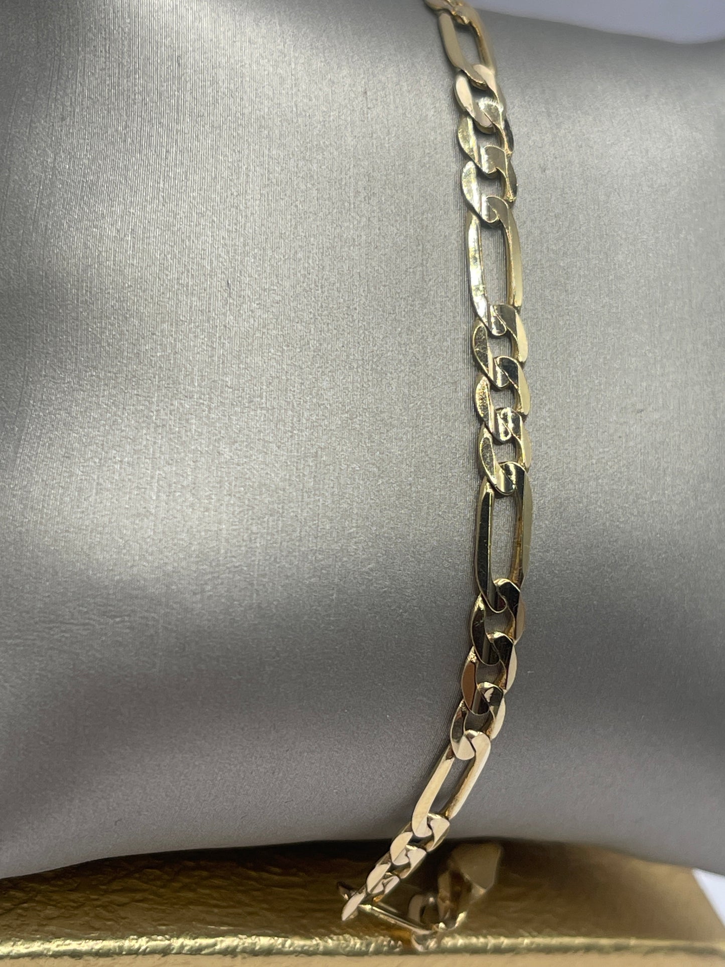 Figaro Bracelet 14k