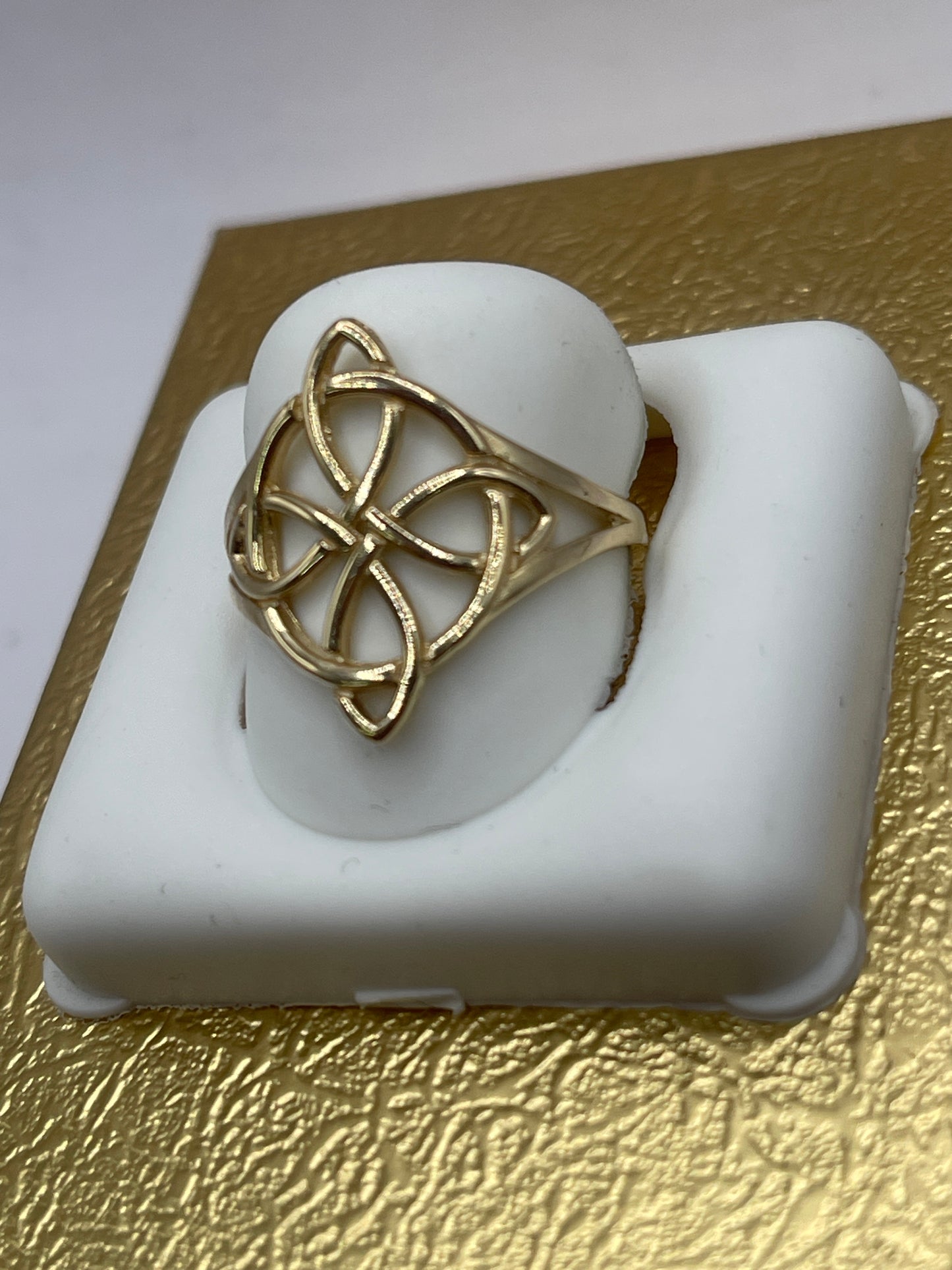 Nudo De Bruja Ring 14k