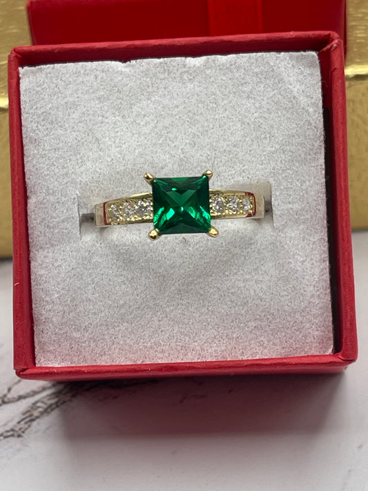 Green Cz Princess Ring 10k