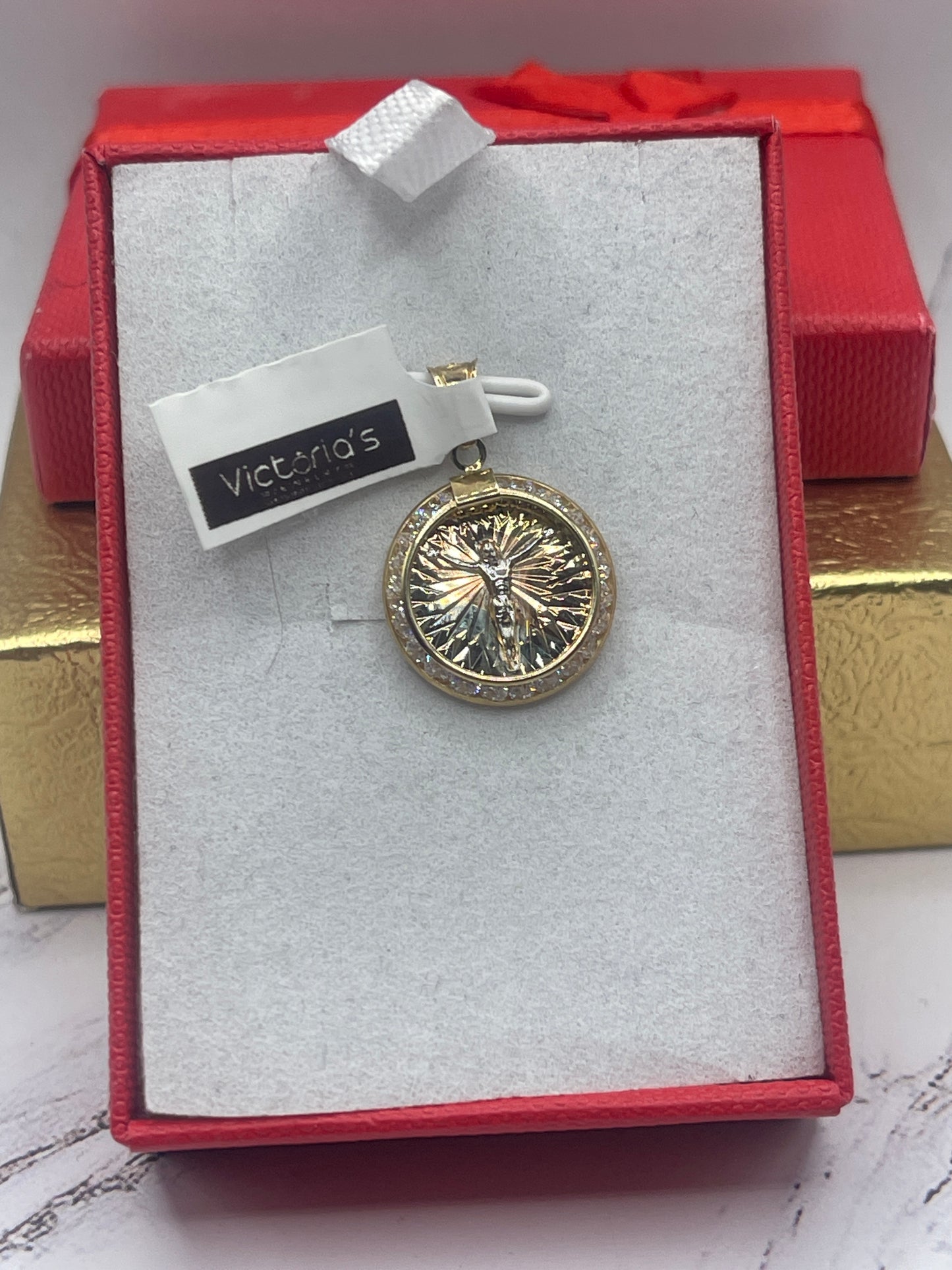 Medallion Jesus Pendent 10k