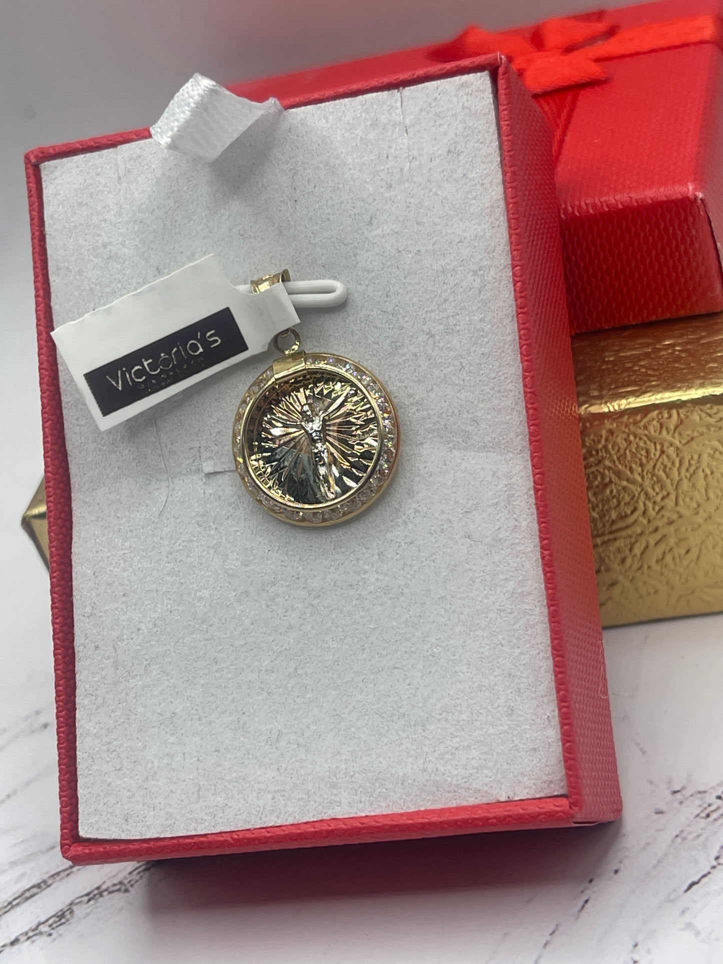 Medallion Jesus Pendent 10k