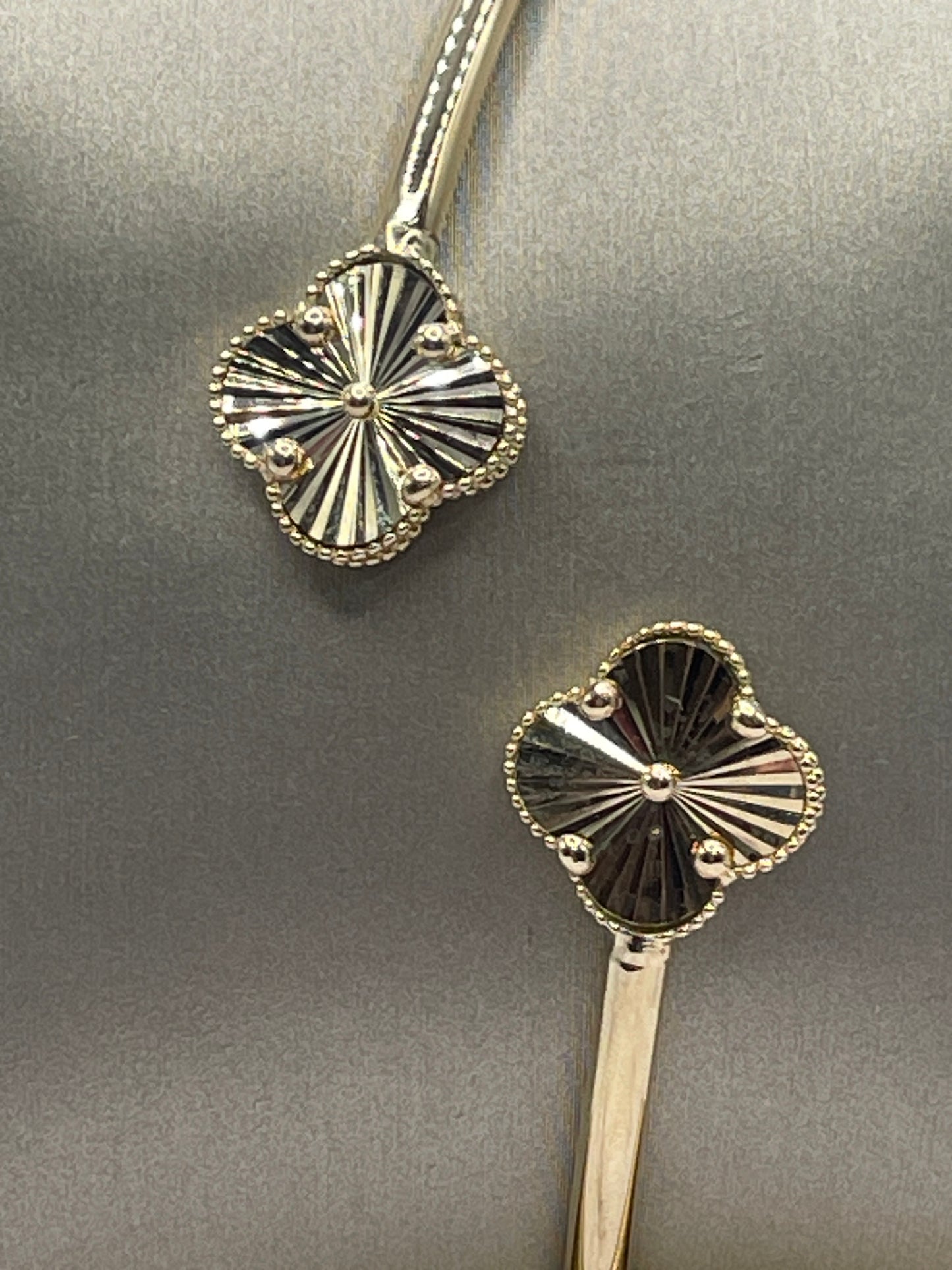 Flower Bangle 14k